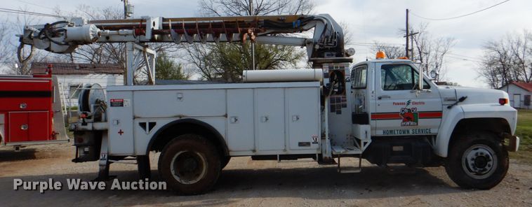 image for item HW9949 1989 Ford F800  digger derrick truck