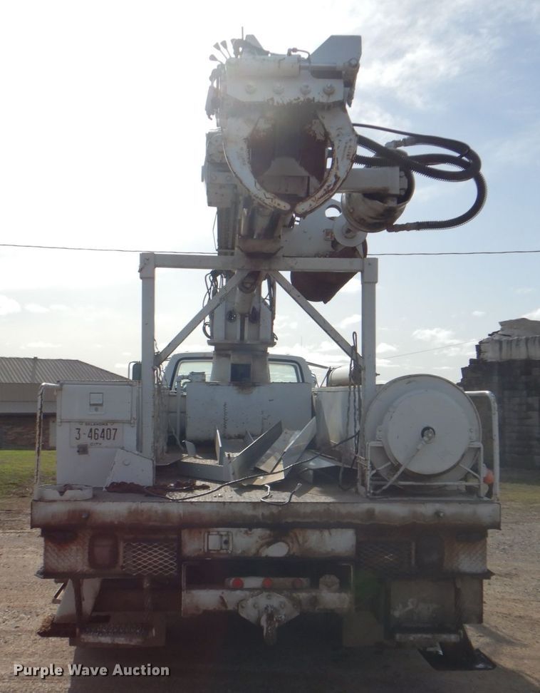 image for item HW9949 1989 Ford F800  digger derrick truck