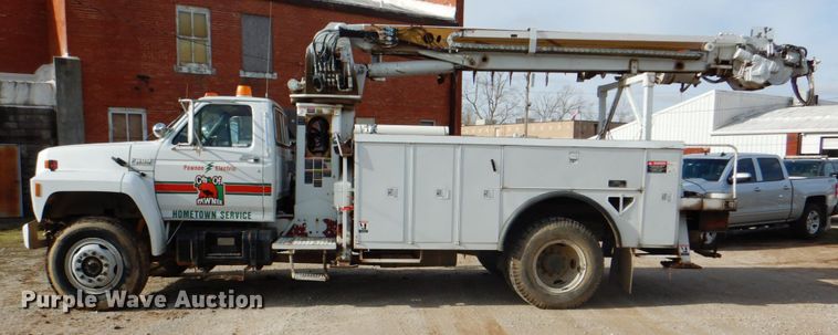 image for item HW9949 1989 Ford F800  digger derrick truck