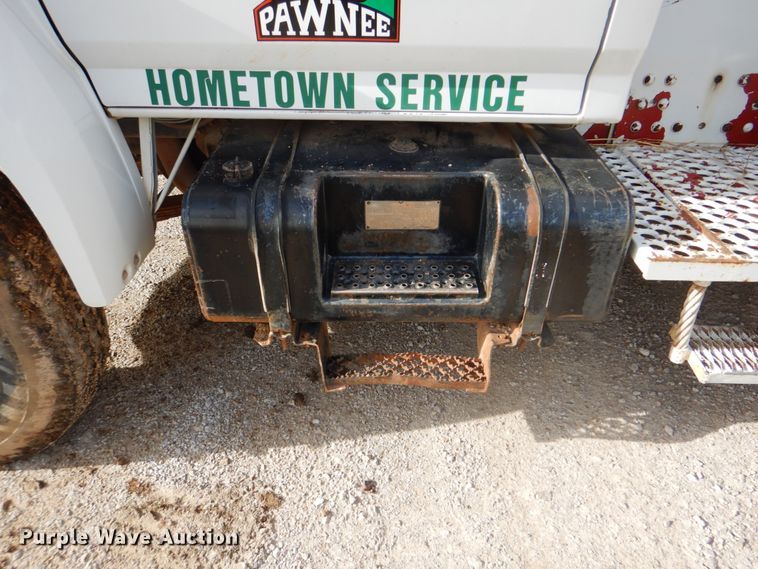 image for item HW9949 1989 Ford F800  digger derrick truck