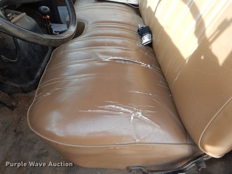 image for item HW9949 1989 Ford F800  digger derrick truck