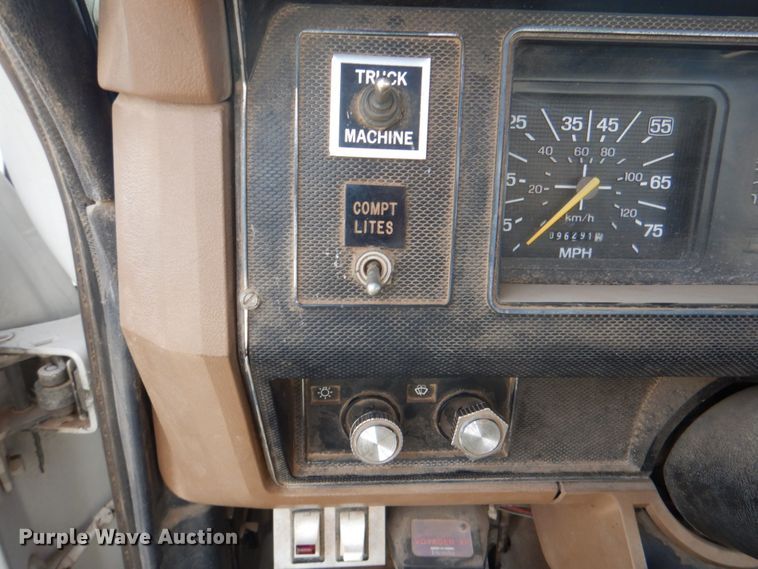 image for item HW9949 1989 Ford F800  digger derrick truck