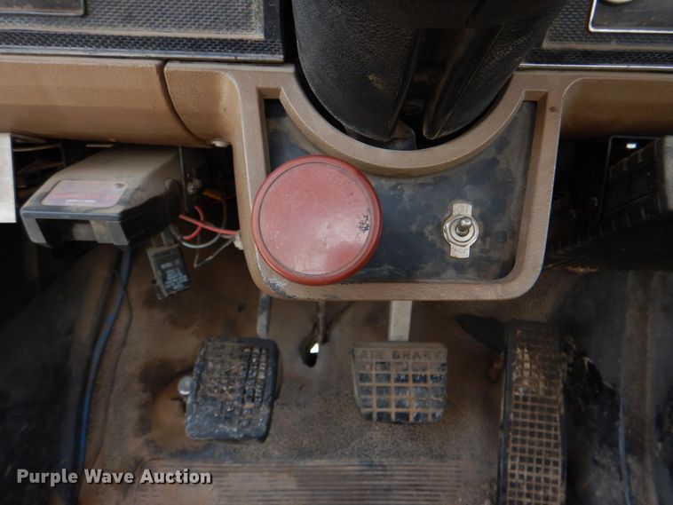 image for item HW9949 1989 Ford F800  digger derrick truck