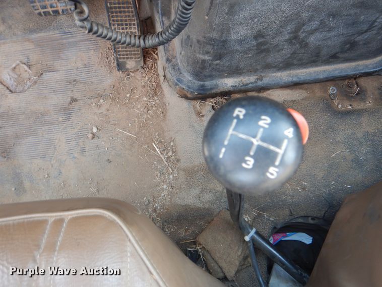 image for item HW9949 1989 Ford F800  digger derrick truck