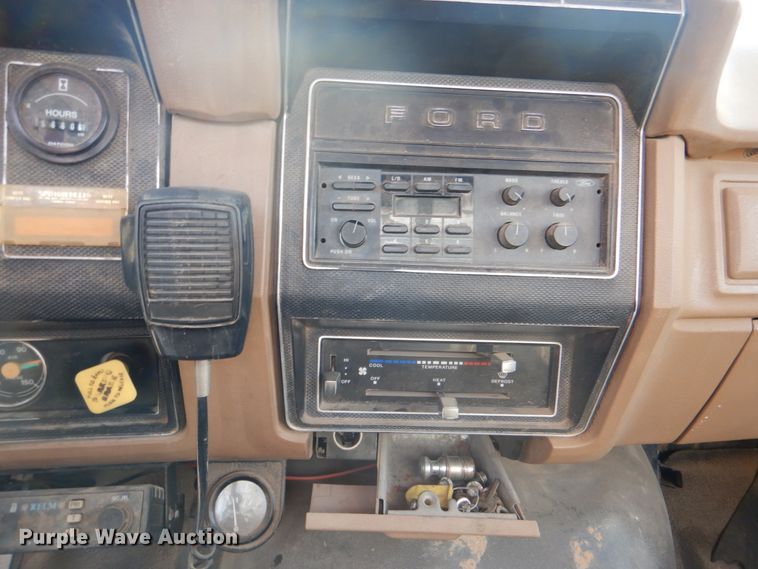 image for item HW9949 1989 Ford F800  digger derrick truck