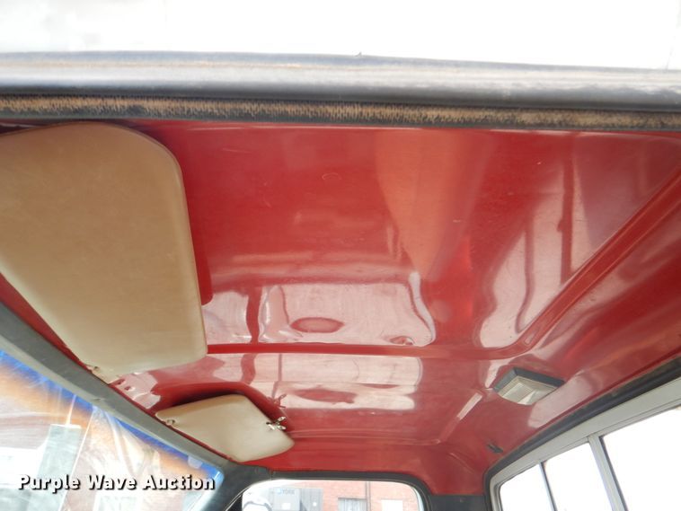 image for item HW9949 1989 Ford F800  digger derrick truck