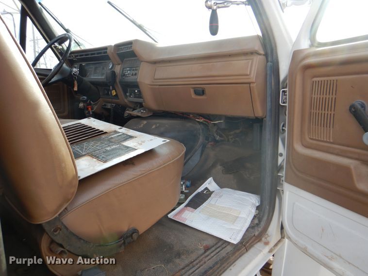 image for item HW9949 1989 Ford F800  digger derrick truck