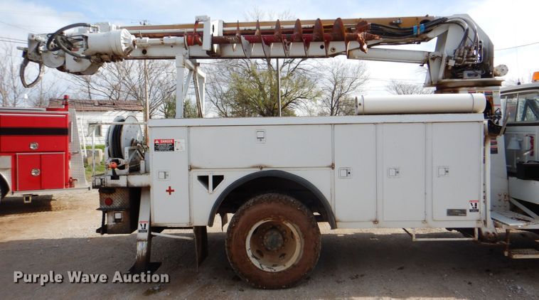 image for item HW9949 1989 Ford F800  digger derrick truck