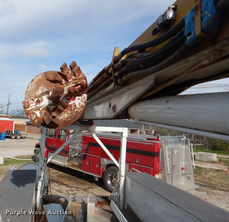 image for item HW9949 1989 Ford F800  digger derrick truck