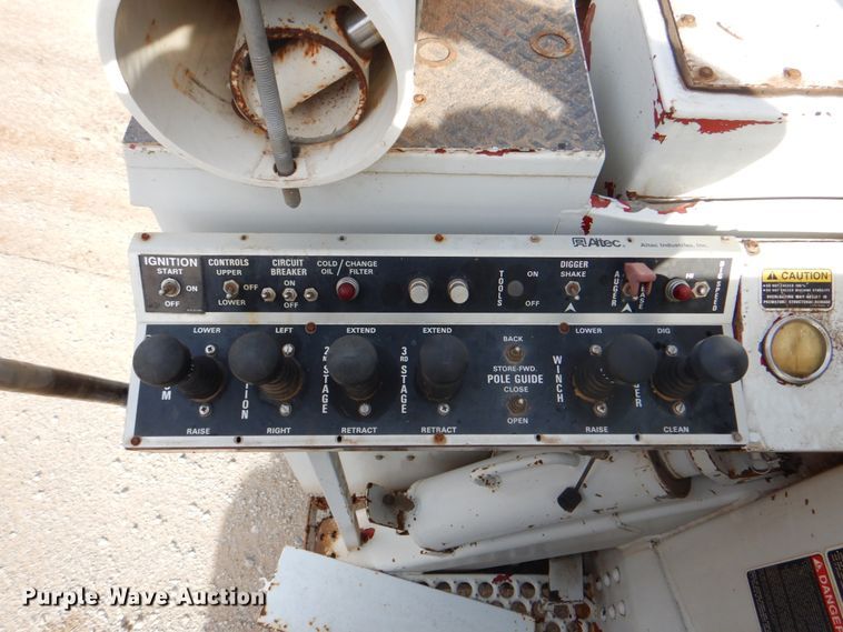 image for item HW9949 1989 Ford F800  digger derrick truck