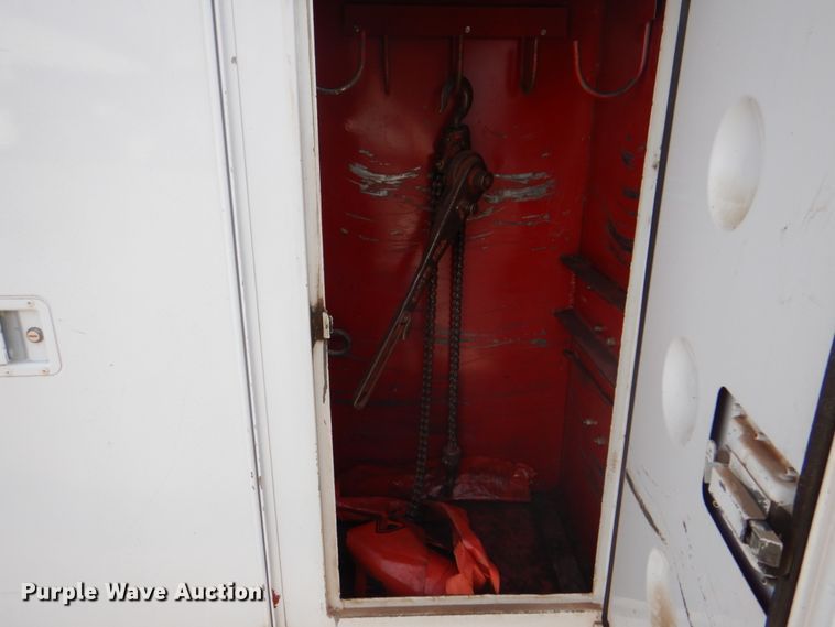 image for item HW9949 1989 Ford F800  digger derrick truck