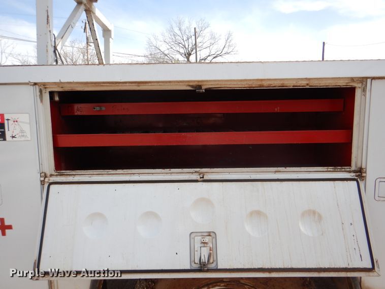 image for item HW9949 1989 Ford F800  digger derrick truck