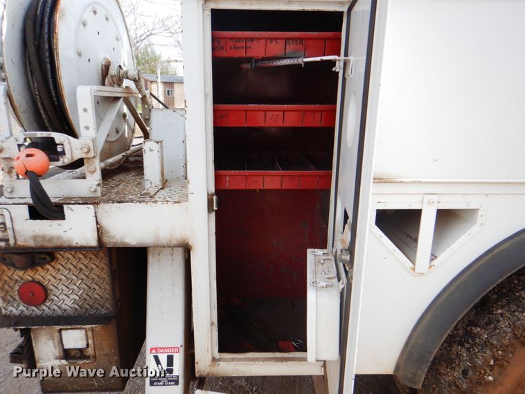 image for item HW9949 1989 Ford F800  digger derrick truck