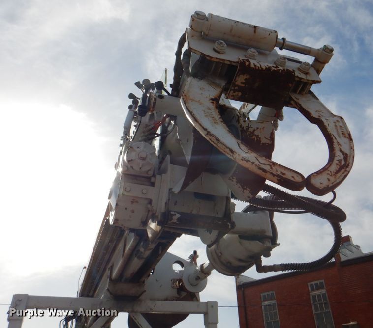 image for item HW9949 1989 Ford F800  digger derrick truck