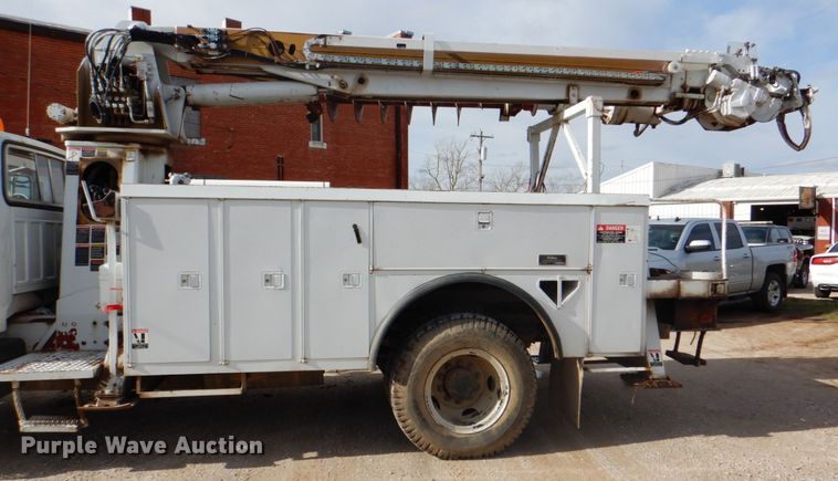 image for item HW9949 1989 Ford F800  digger derrick truck