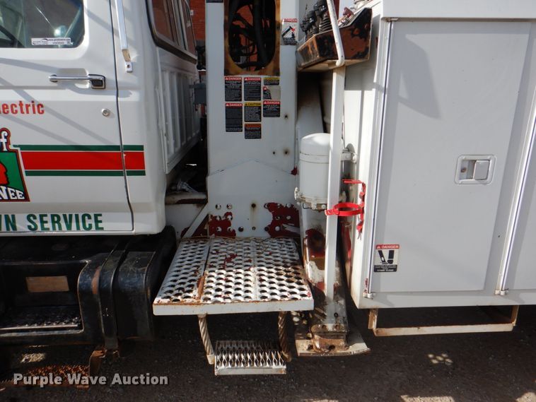 image for item HW9949 1989 Ford F800  digger derrick truck