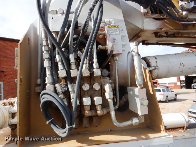 image for item HW9949 1989 Ford F800  digger derrick truck