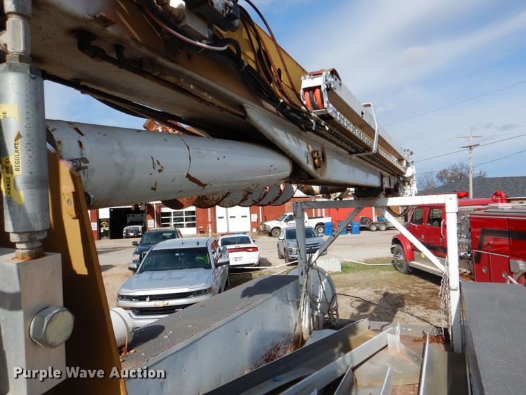 image for item HW9949 1989 Ford F800  digger derrick truck