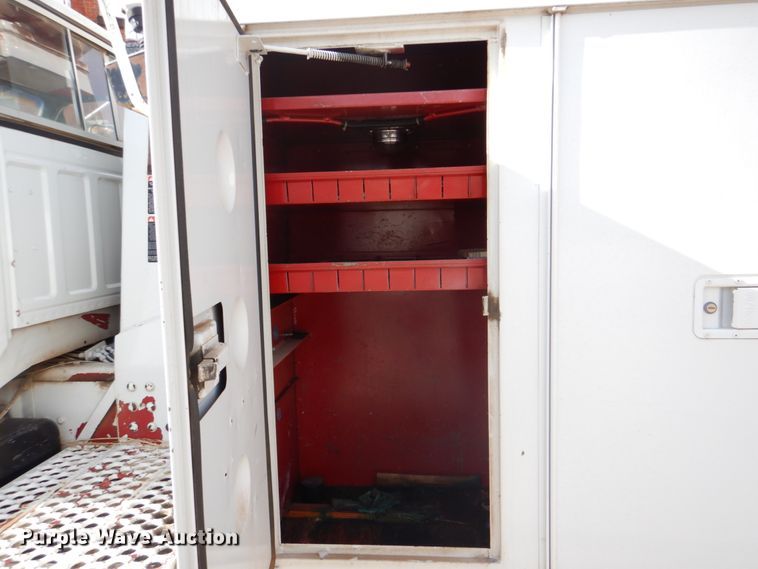 image for item HW9949 1989 Ford F800  digger derrick truck