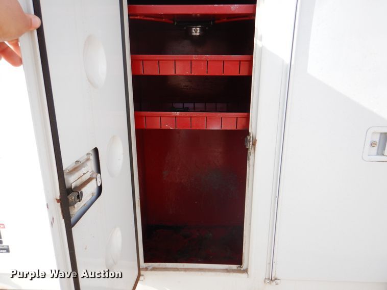 image for item HW9949 1989 Ford F800  digger derrick truck