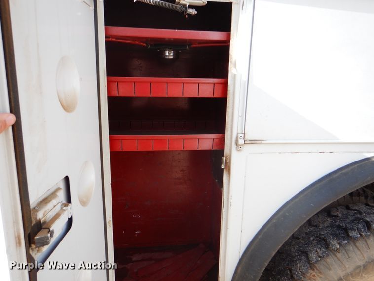 image for item HW9949 1989 Ford F800  digger derrick truck