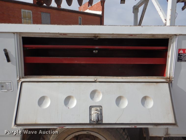 image for item HW9949 1989 Ford F800  digger derrick truck