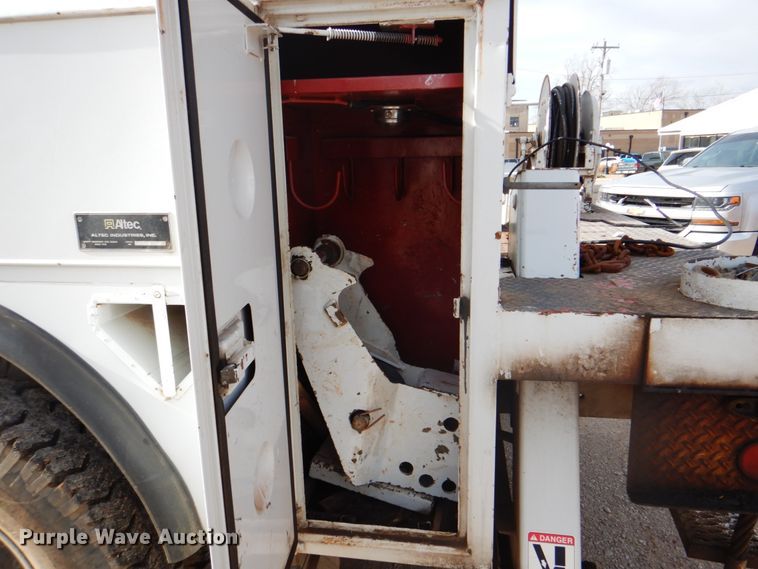 image for item HW9949 1989 Ford F800  digger derrick truck