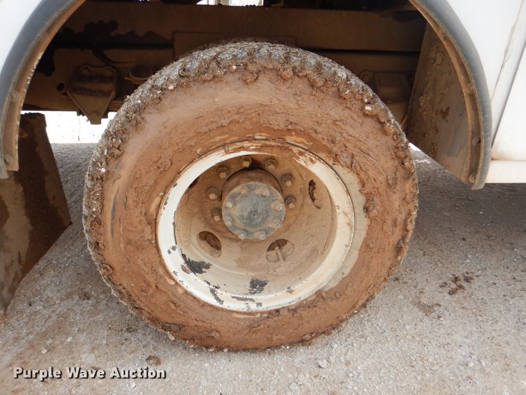 image for item HW9949 1989 Ford F800  digger derrick truck