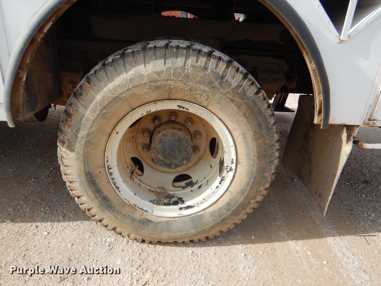 image for item HW9949 1989 Ford F800  digger derrick truck