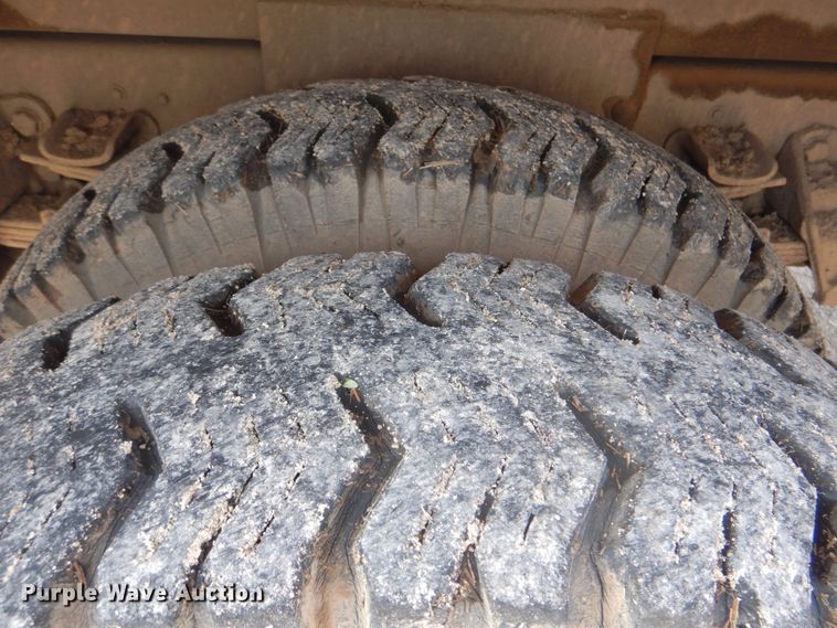 image for item HW9949 1989 Ford F800  digger derrick truck