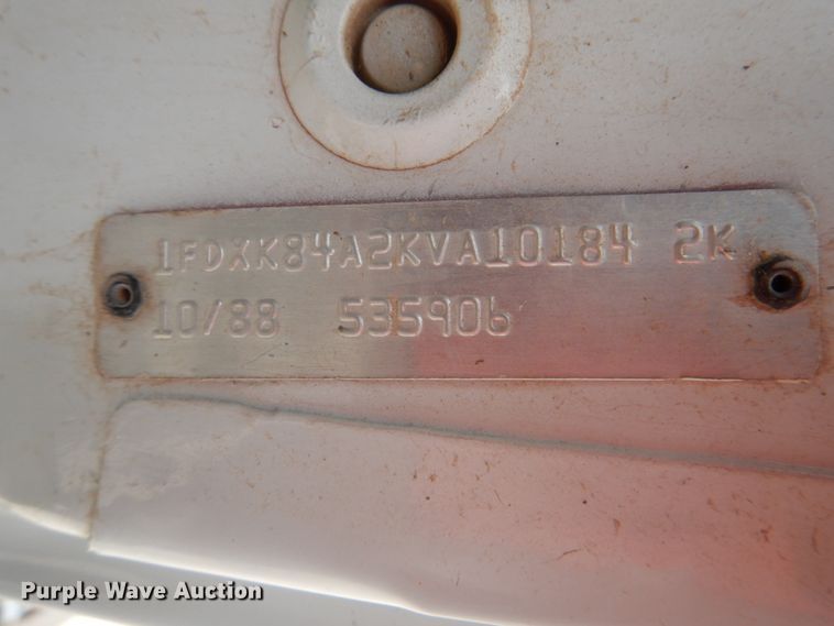 image for item HW9949 1989 Ford F800  digger derrick truck