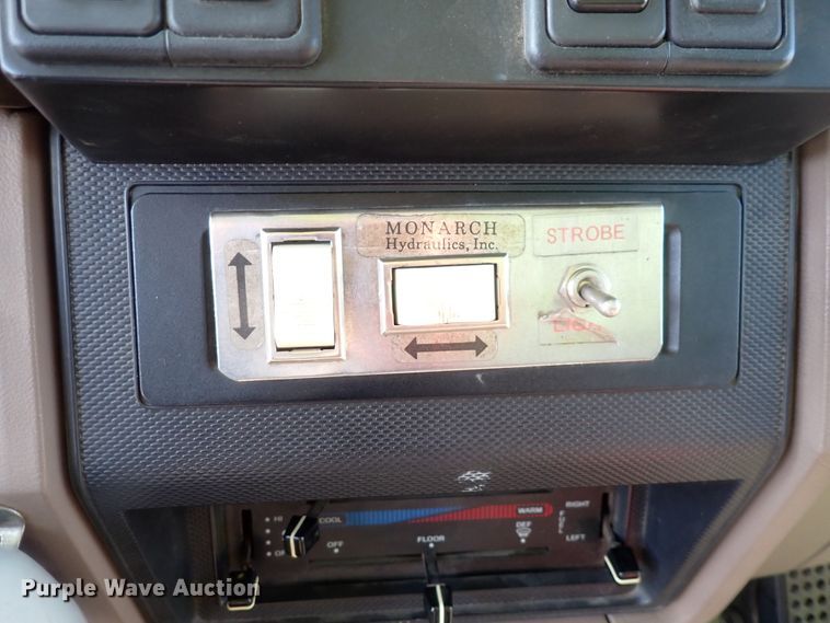 image for item IF9007 1995 Ford F750  dump truck