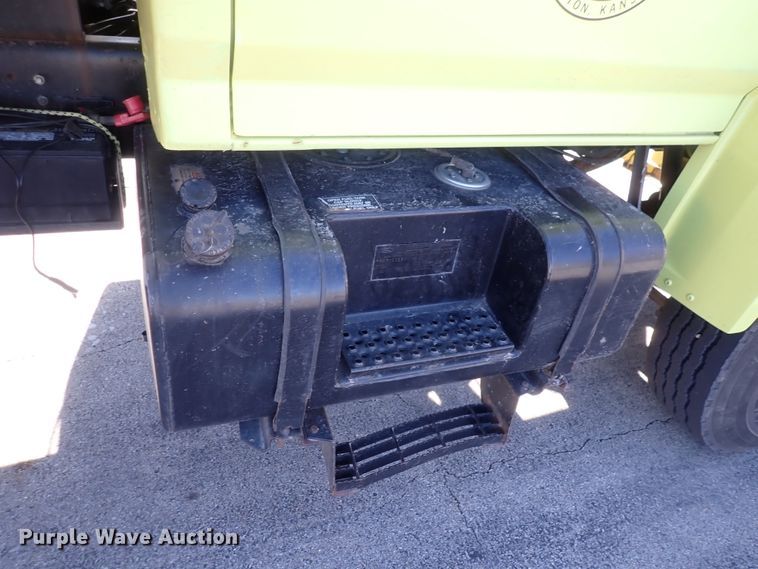 image for item IF9007 1995 Ford F750  dump truck