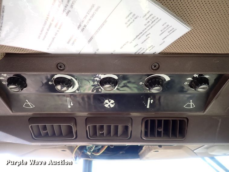 image for item IF9024 1993 John Deere 4960  MFWD tractor