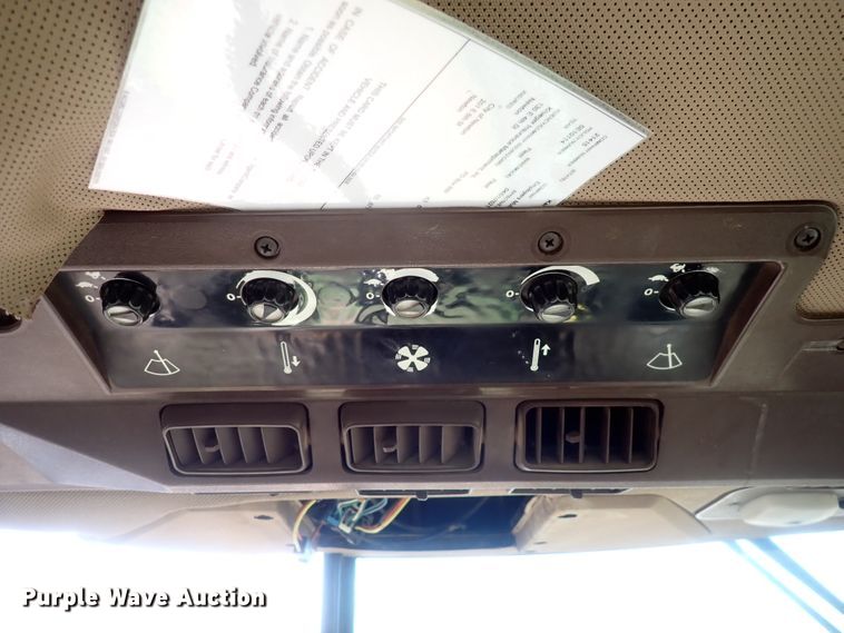 image for item IF9024 1993 John Deere 4960  MFWD tractor