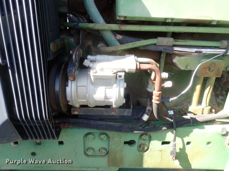 image for item IF9024 1993 John Deere 4960  MFWD tractor