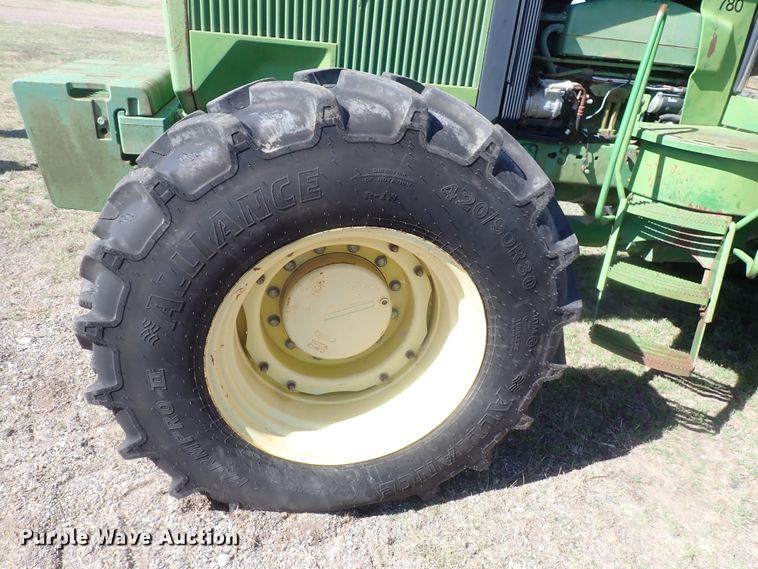 image for item IF9024 1993 John Deere 4960  MFWD tractor