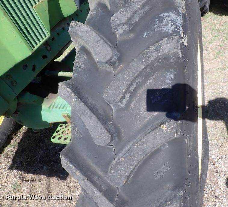 image for item IF9024 1993 John Deere 4960  MFWD tractor