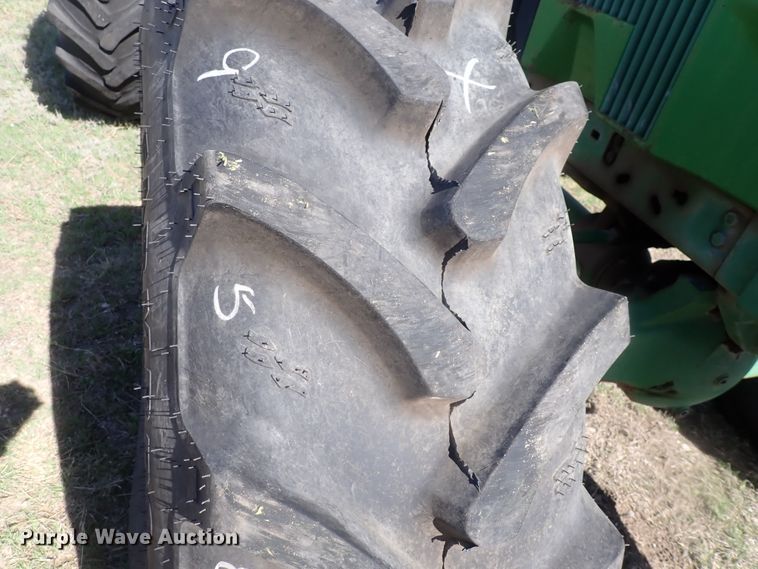 image for item IF9024 1993 John Deere 4960  MFWD tractor