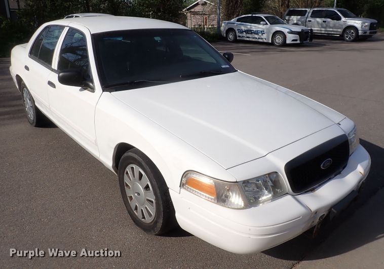 image for item IF9049 2011 Ford Crown Victoria Police Interceptor