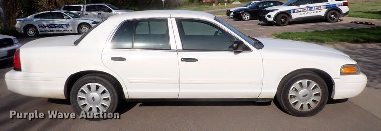 image for item IF9049 2011 Ford Crown Victoria Police Interceptor