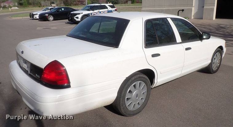 image for item IF9049 2011 Ford Crown Victoria Police Interceptor
