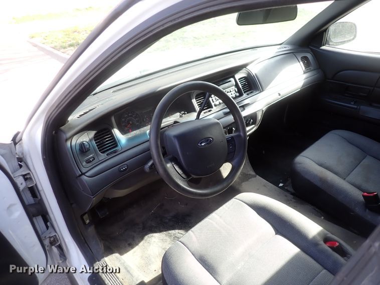 image for item IF9049 2011 Ford Crown Victoria Police Interceptor