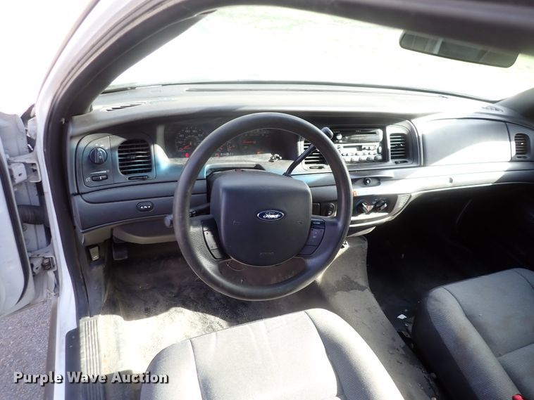 image for item IF9049 2011 Ford Crown Victoria Police Interceptor