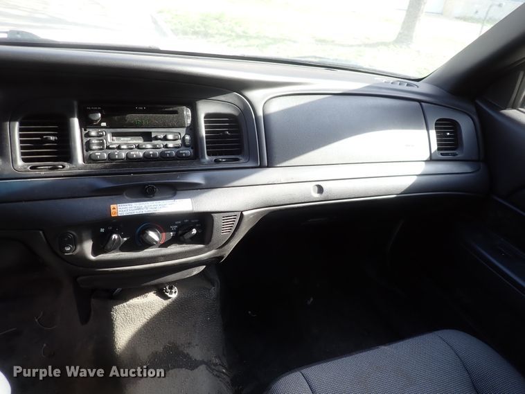 image for item IF9049 2011 Ford Crown Victoria Police Interceptor