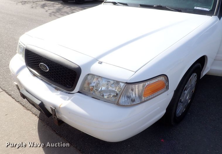 image for item IF9049 2011 Ford Crown Victoria Police Interceptor