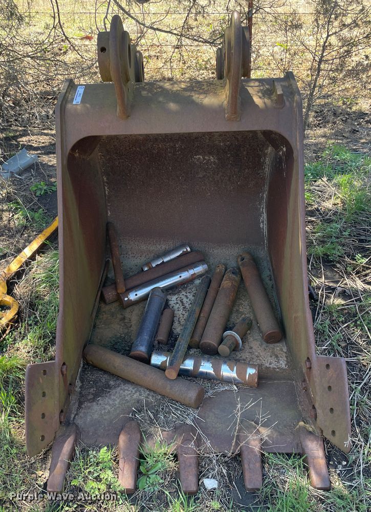 image for item II9343 34"W excavator bucket