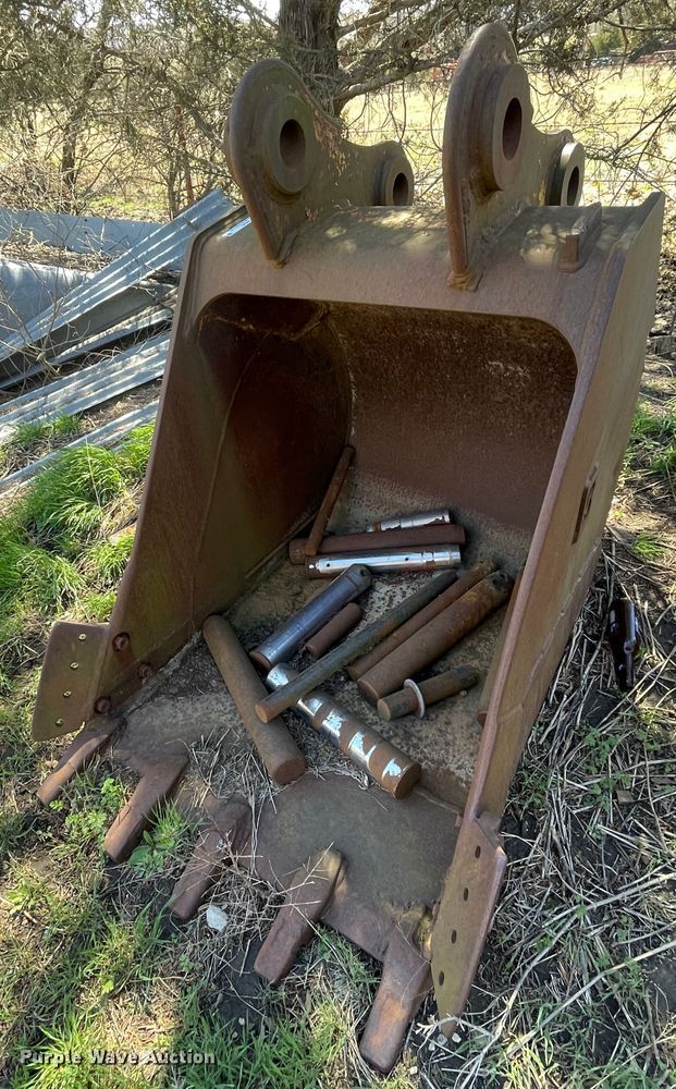 image for item II9343 34"W excavator bucket