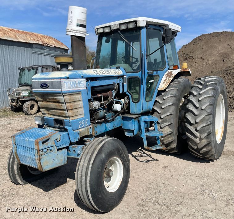 image for item II9354 Ford TW-15  tractor