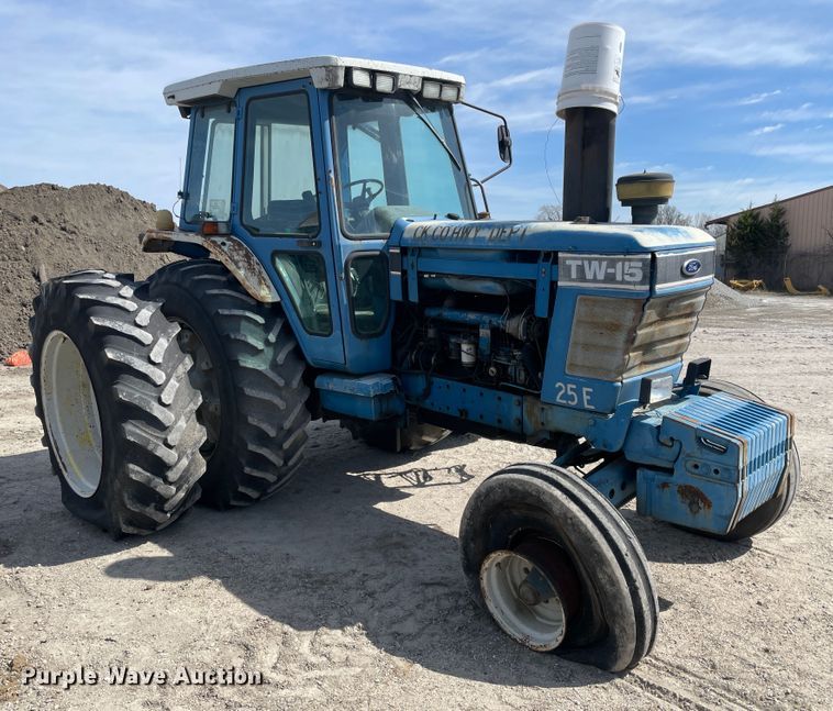 image for item II9354 Ford TW-15  tractor